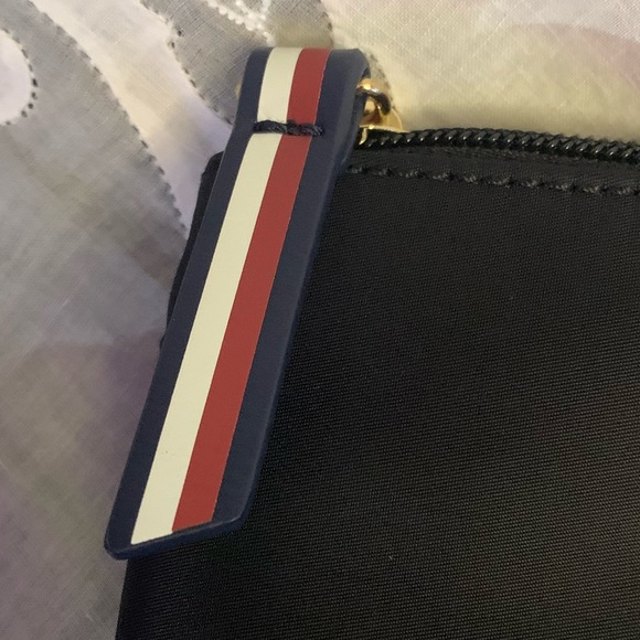 Tommy Hilfiger wristlet NWOT - Picture 4 of 5